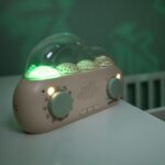CloudBox Hudobný projektor s rozprávkami nemecko - anglická verzia – Obrázok 3