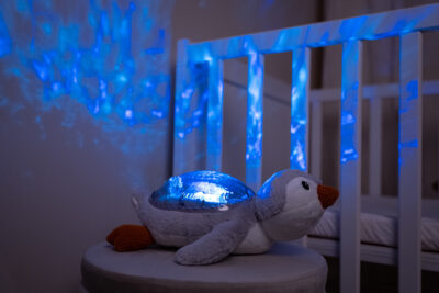 Cloud b®  Tranquil Penguin ECO™ - Nočné svetielko s melódiou, tučniak – Obrázok 10