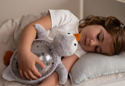Cloud b®  Tranquil Penguin ECO™ - Nočné svetielko s melódiou, tučniak – Obrázok 7